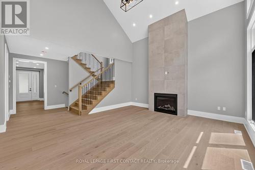 Living Room with Cathedral Ceiling - 929 7Th Line, Innisfil, ON 