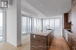 5210 - 488 UNIVERSITY AVENUE Toronto, ON M5G 0C1