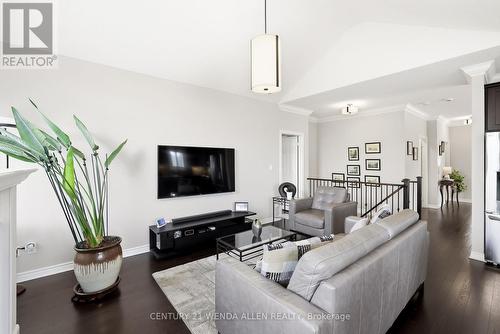 2 Rushlands Crescent, Whitby, ON 
