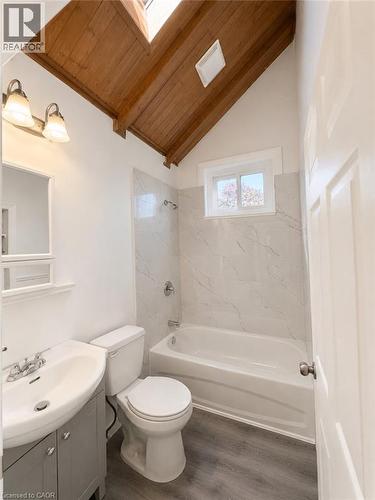 62 Samuelson Street, Cambridge, ON - Indoor Photo Showing Bathroom