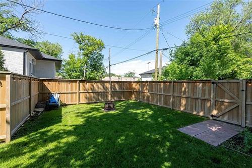 17 Kingswood Ave, Winnipeg, MB 