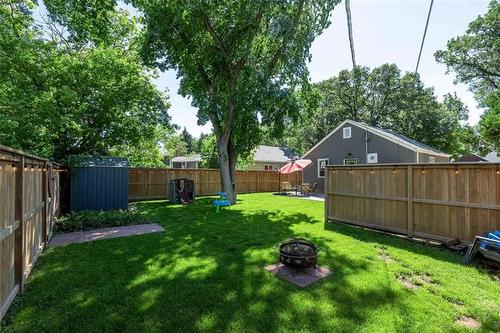 17 Kingswood Ave, Winnipeg, MB 