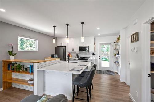 17 Kingswood Ave, Winnipeg, MB 