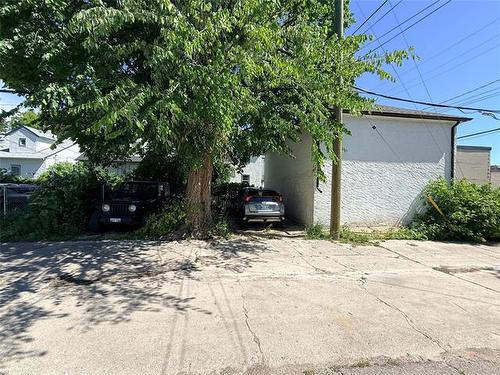 232 Cathedral Ave, Winnipeg, MB 