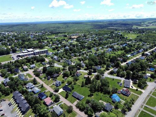 6 Smith Avenue, Springhill, NS 