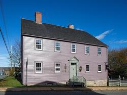 69 Fox Street Lunenburg, NS B0J 2C0