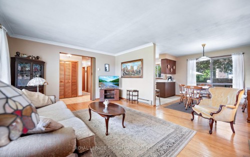 2585 Jarvis Street, Mississauga, ON - Indoor Photo Showing Living Room