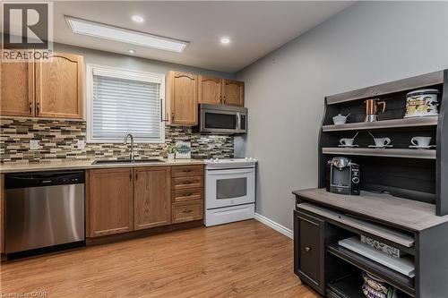 23 Annapolis Way, Hamilton, ON - Indoor Photo Showing Kitchen