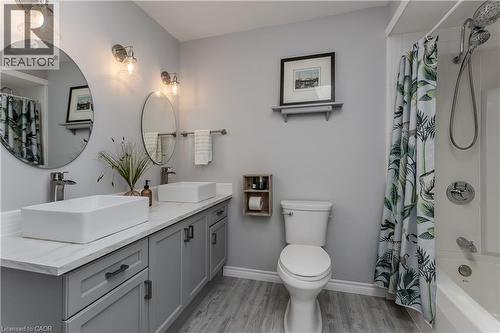 23 Annapolis Way, Hamilton, ON - Indoor Photo Showing Bathroom