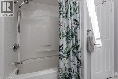 23 Annapolis Way, Hamilton, ON - Indoor Photo Showing Bathroom