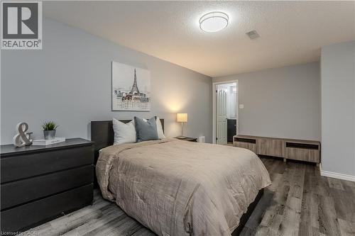 23 Annapolis Way, Hamilton, ON - Indoor Photo Showing Bedroom