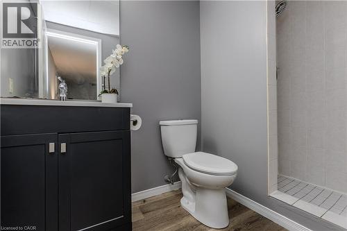 23 Annapolis Way, Hamilton, ON - Indoor Photo Showing Bathroom
