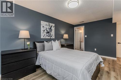 23 Annapolis Way, Hamilton, ON - Indoor Photo Showing Bedroom