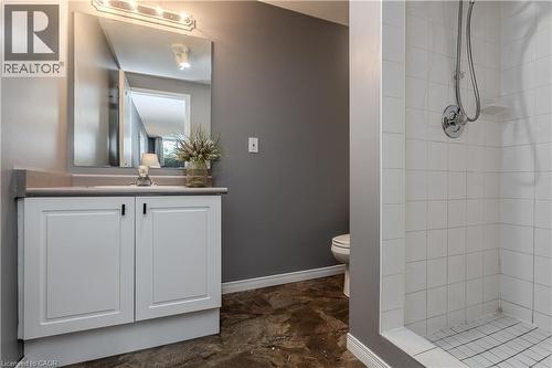 23 Annapolis Way, Hamilton, ON - Indoor Photo Showing Bathroom