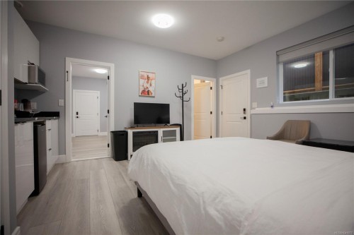 741 Snowdrop Ave, Saanich, BC 