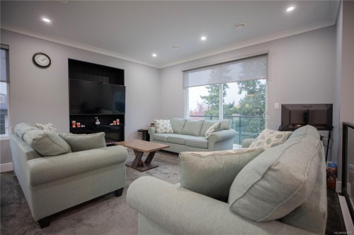 741 Snowdrop Ave, Saanich, BC 