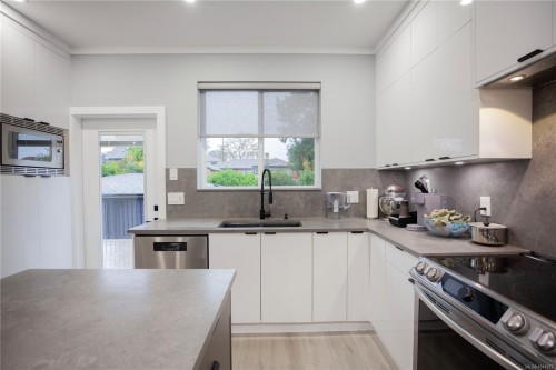 741 Snowdrop Ave, Saanich, BC 