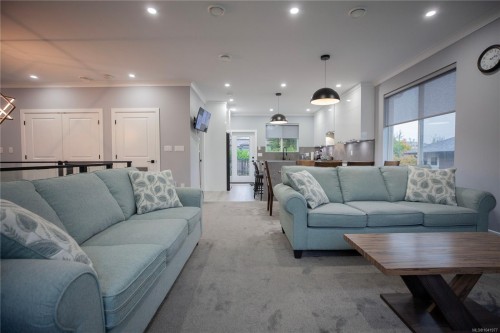 741 Snowdrop Ave, Saanich, BC 