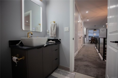 741 Snowdrop Ave, Saanich, BC 