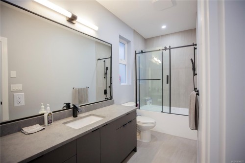 741 Snowdrop Ave, Saanich, BC 