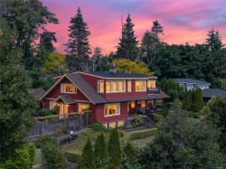 1685 Beaufort Ave  Comox, BC V9M 1R8