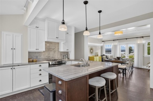 1685 Beaufort Ave, Comox, BC 