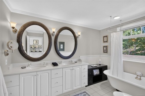1685 Beaufort Ave, Comox, BC 