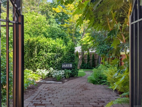 1685 Beaufort Ave, Comox, BC 