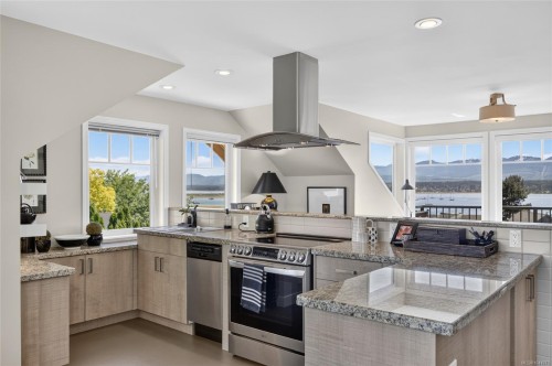 1685 Beaufort Ave, Comox, BC 