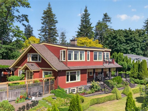 1685 Beaufort Ave, Comox, BC 
