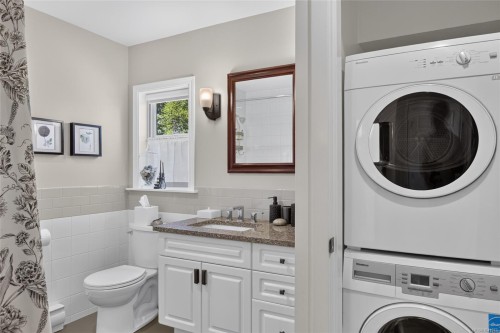 1685 Beaufort Ave, Comox, BC 