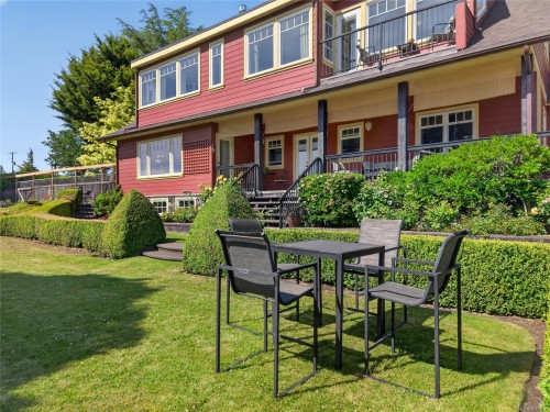 1685 Beaufort Ave, Comox, BC 