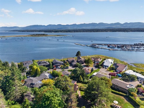 1685 Beaufort Ave, Comox, BC 