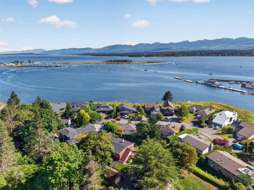 1685 Beaufort Ave, Comox, BC 