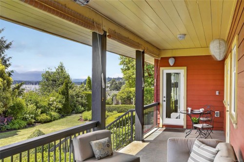 1685 Beaufort Ave, Comox, BC 