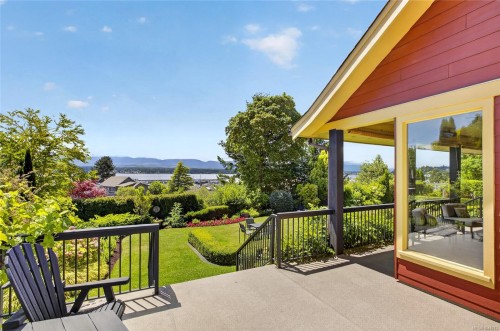 1685 Beaufort Ave, Comox, BC 
