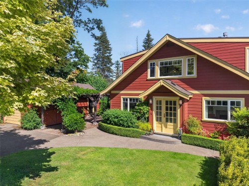 1685 Beaufort Ave, Comox, BC 