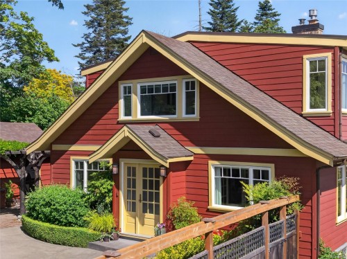 1685 Beaufort Ave, Comox, BC 