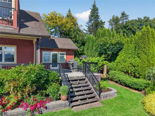 1685 Beaufort Ave, Comox, BC 