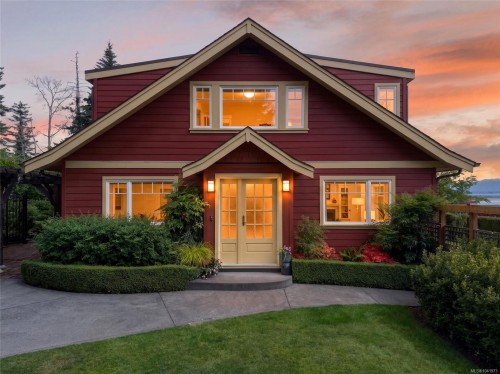 1685 Beaufort Ave, Comox, BC 