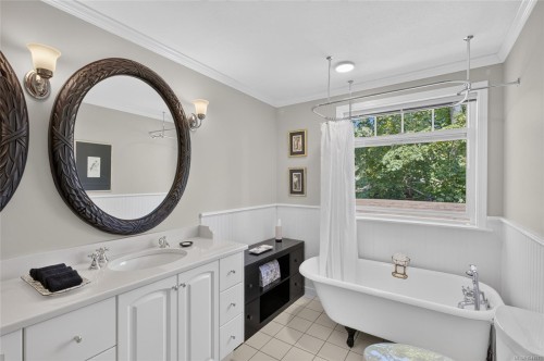 1685 Beaufort Ave, Comox, BC 