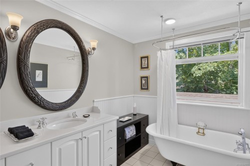 1685 Beaufort Ave, Comox, BC 