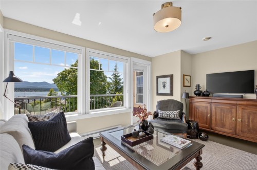 1685 Beaufort Ave, Comox, BC 