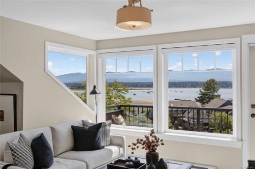 1685 Beaufort Ave, Comox, BC 