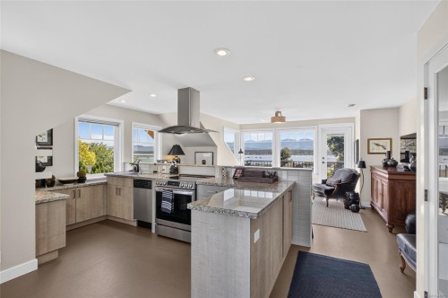 1685 Beaufort Ave, Comox, BC 