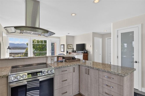 1685 Beaufort Ave, Comox, BC 