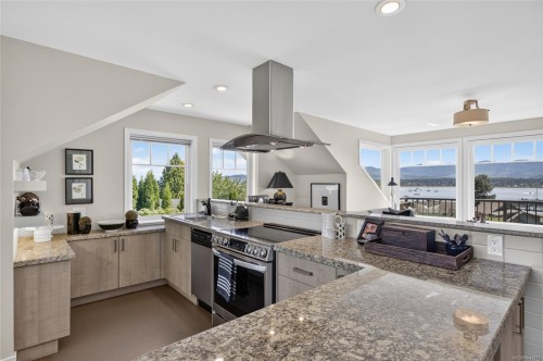 1685 Beaufort Ave, Comox, BC 