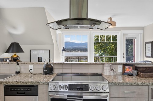 1685 Beaufort Ave, Comox, BC 