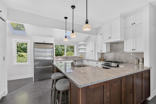 1685 Beaufort Ave, Comox, BC 