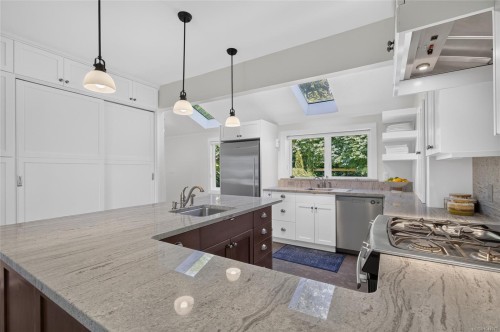 1685 Beaufort Ave, Comox, BC 